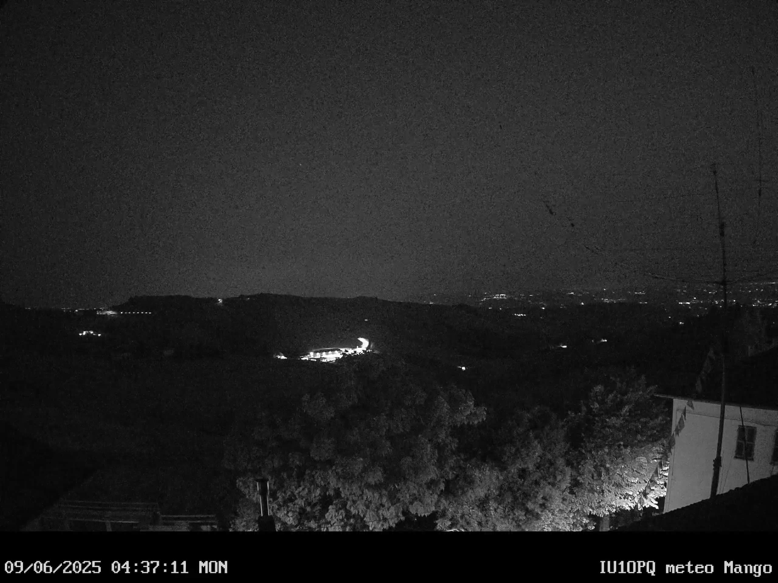 immagine della webcam nei dintorni di Cerretto Langhe: webcam Mango
