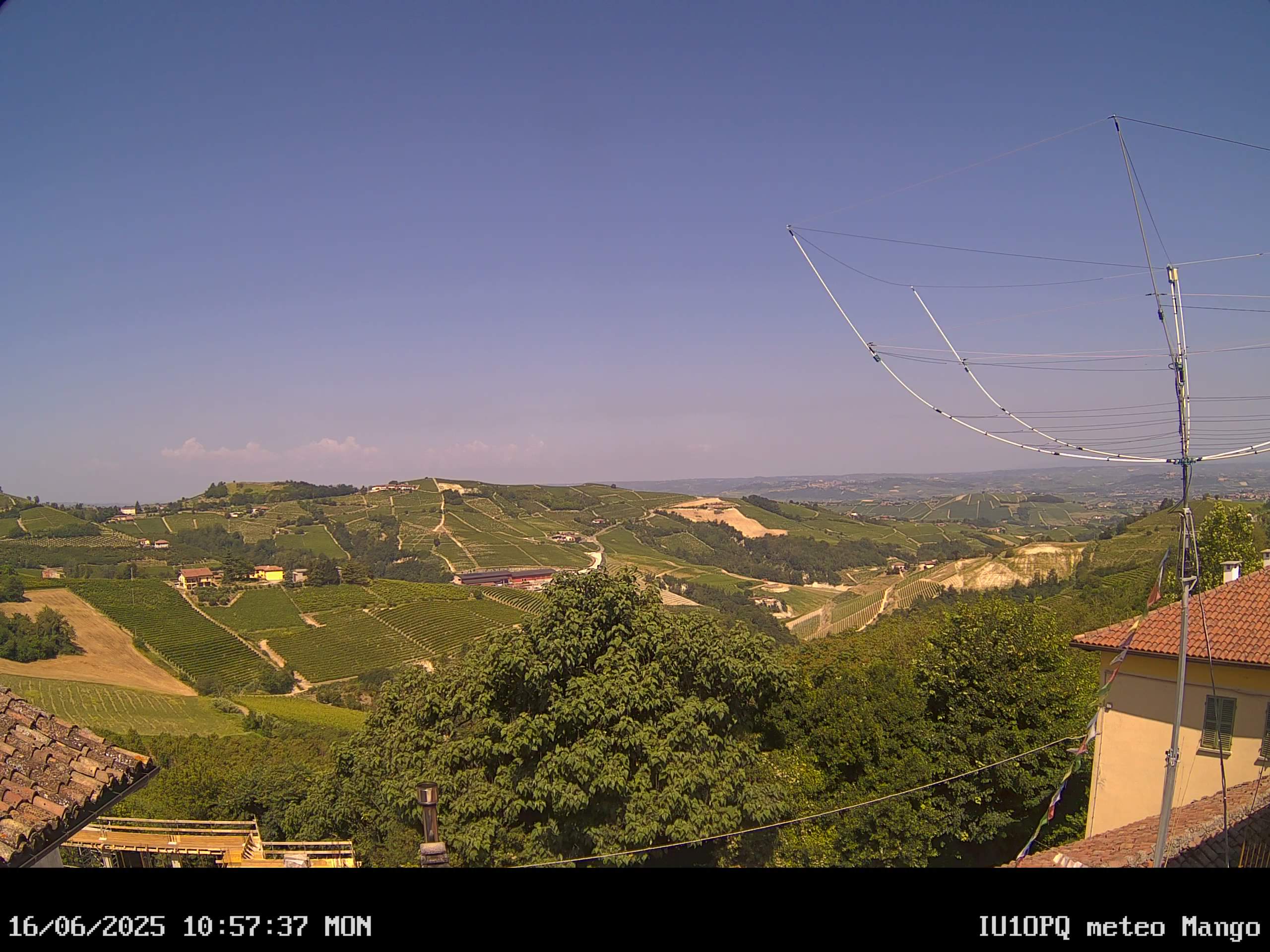 immagine della webcam nei dintorni di Serravalle Langhe: webcam Mango