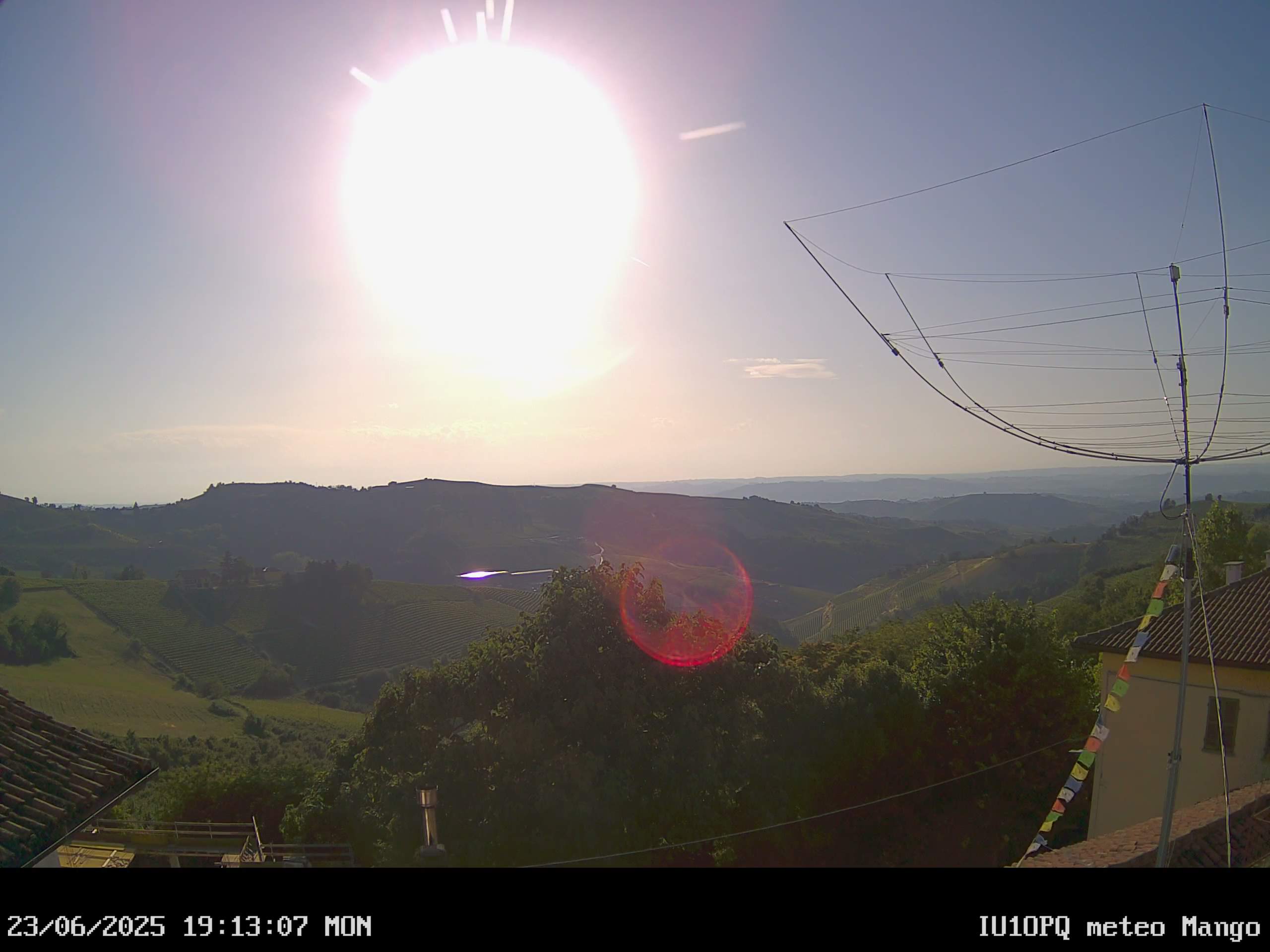immagine della webcam nei dintorni di Costigliole d'Asti: webcam Mango